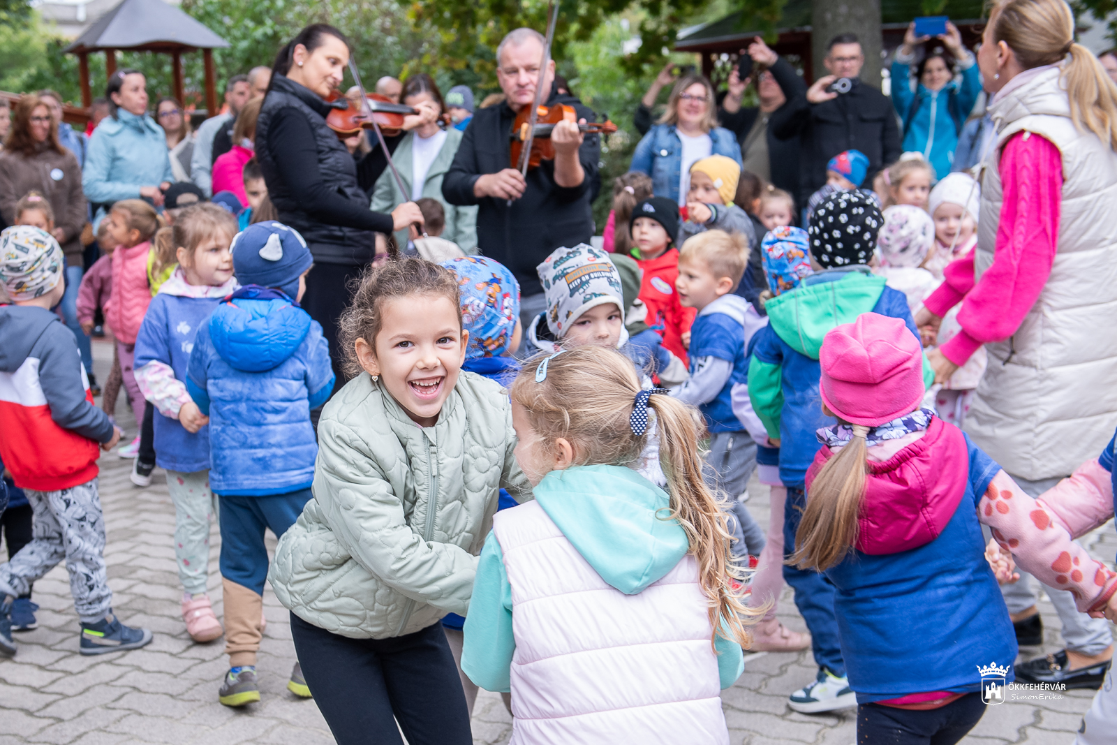 Zenével, tánccal és Mihály-napi vásárral ünnepelte fennállásának 50. évfordulóját a Tulipános Óvoda